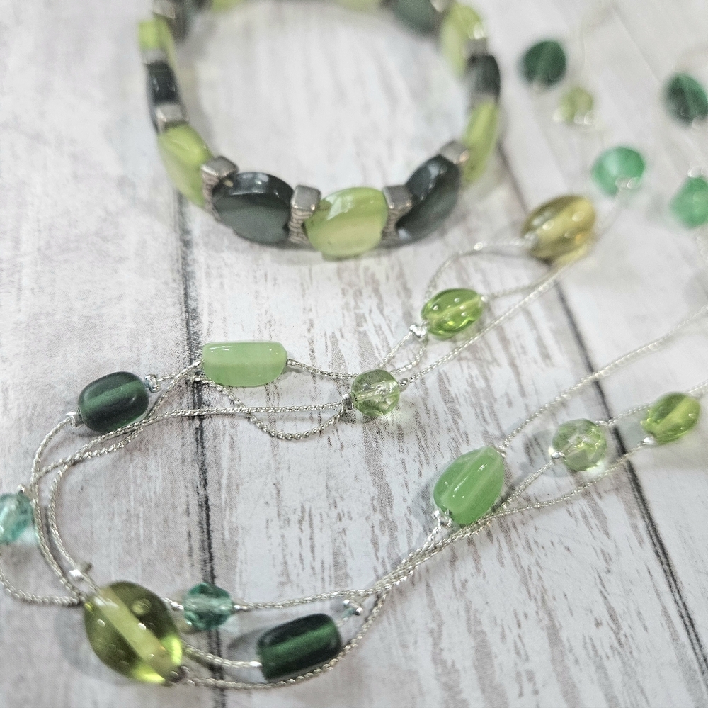 Express Silver Tone & Green Glass Beaded Necklace W Bonus Bracelet Green Hearts
